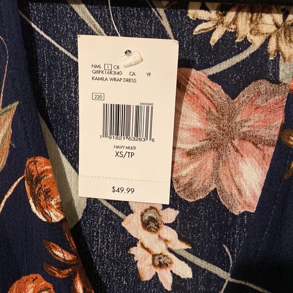 Guess floral wrap dress - Picture 3 of 3